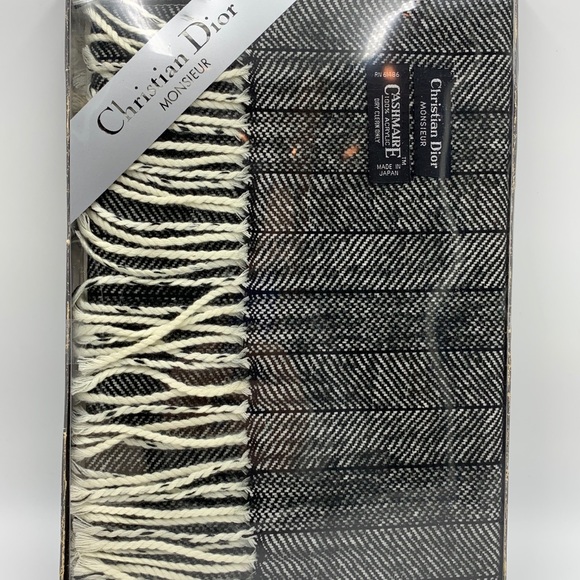 New Vintage Dior Scarf - Picture 3 of 16
